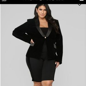 She Is Magic Velvet Biker Short Set - Black

SHAR